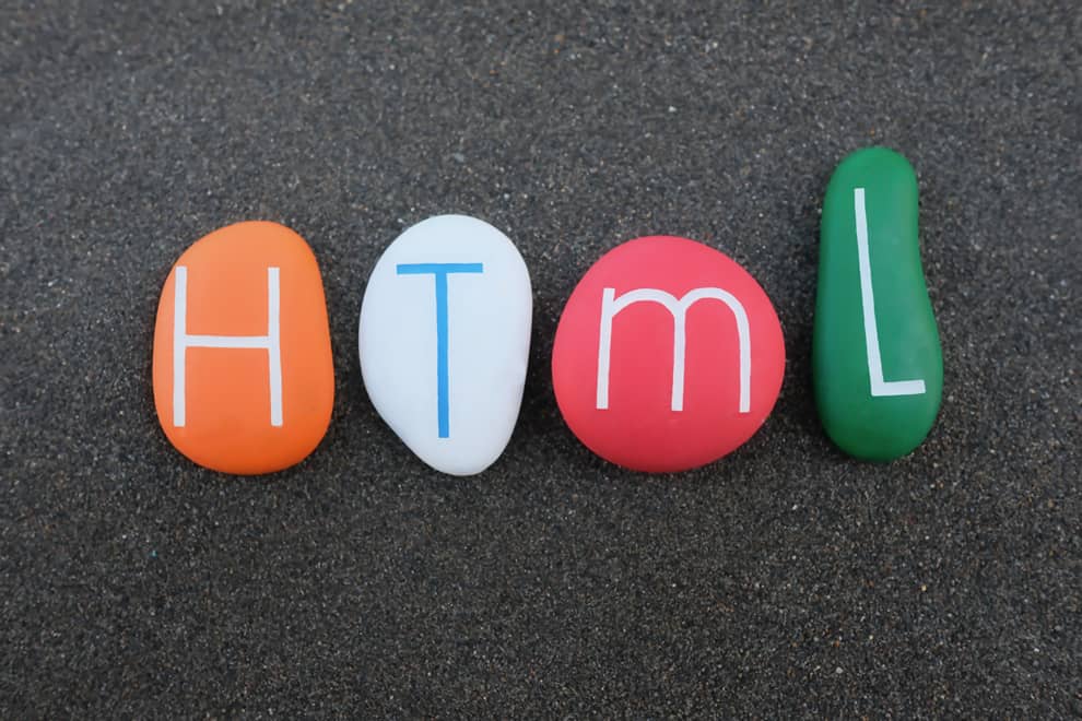 Concepto de HTML entre piedras